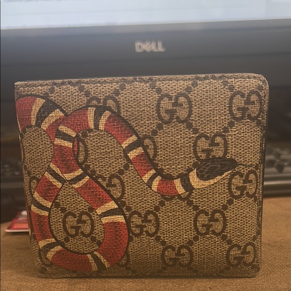 Gucci wallet that was a gift from previous relationship. No box - Picture 3 of 3